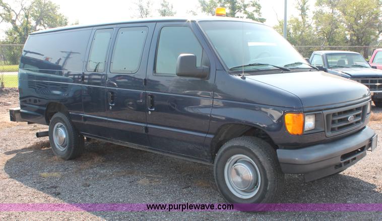 image for item I8244 2004 Ford E350 Super Duty Extended cargo van