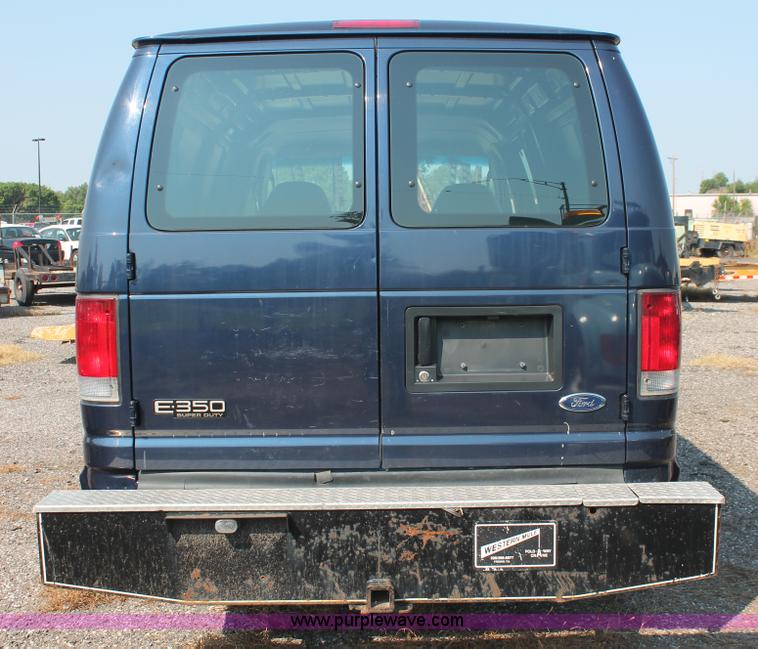 image for item I8244 2004 Ford E350 Super Duty Extended cargo van
