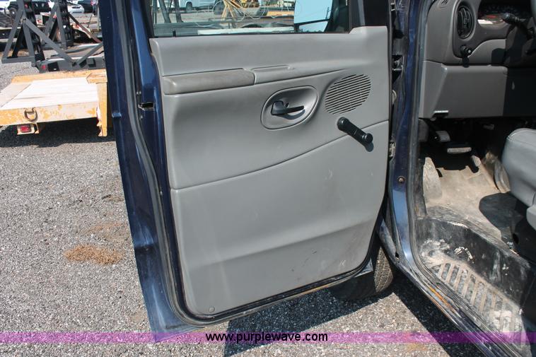 image for item I8244 2004 Ford E350 Super Duty Extended cargo van
