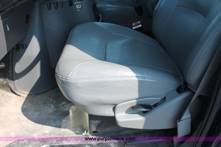 image for item I8244 2004 Ford E350 Super Duty Extended cargo van