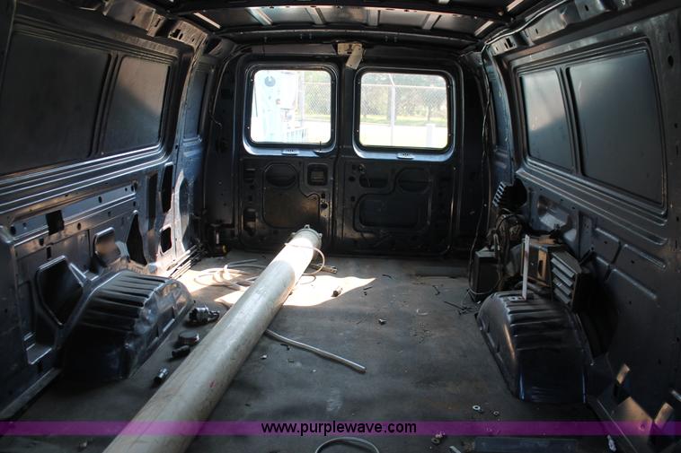 image for item I8244 2004 Ford E350 Super Duty Extended cargo van