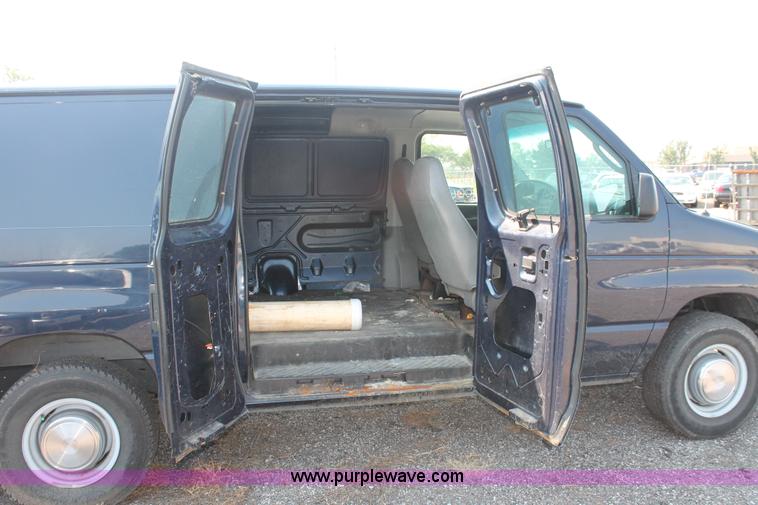 image for item I8244 2004 Ford E350 Super Duty Extended cargo van