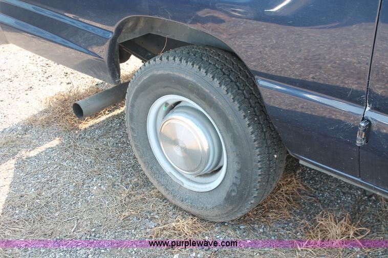 image for item I8244 2004 Ford E350 Super Duty Extended cargo van