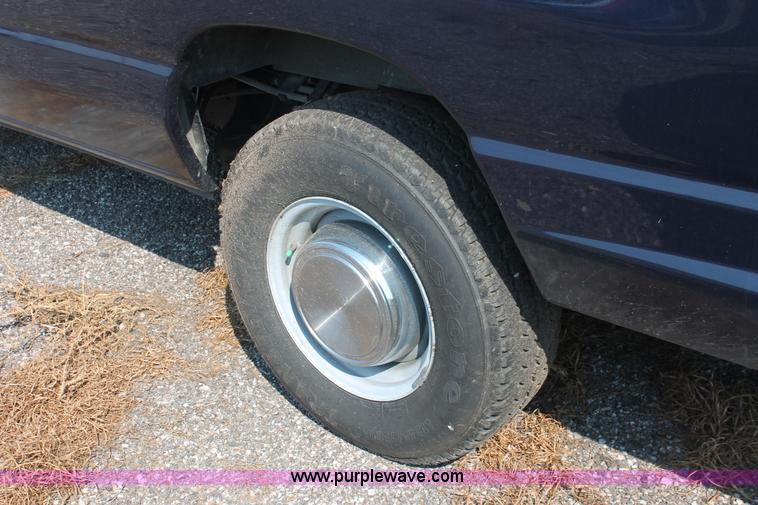 image for item I8244 2004 Ford E350 Super Duty Extended cargo van