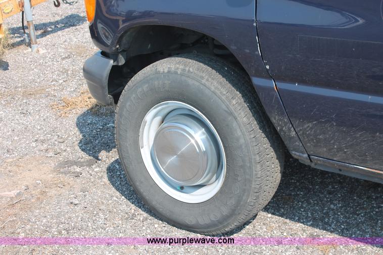 image for item I8244 2004 Ford E350 Super Duty Extended cargo van