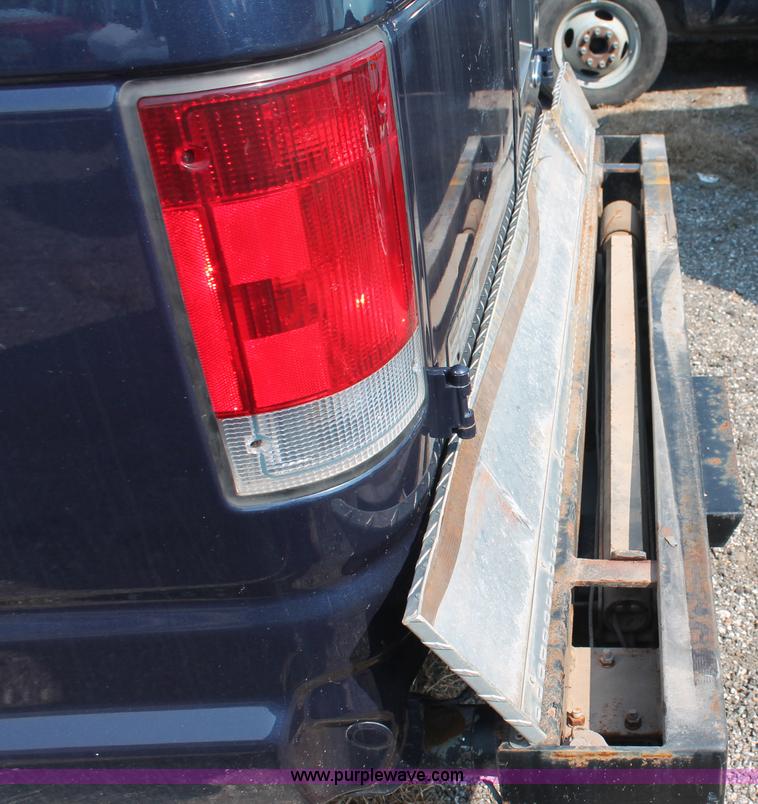 image for item I8244 2004 Ford E350 Super Duty Extended cargo van