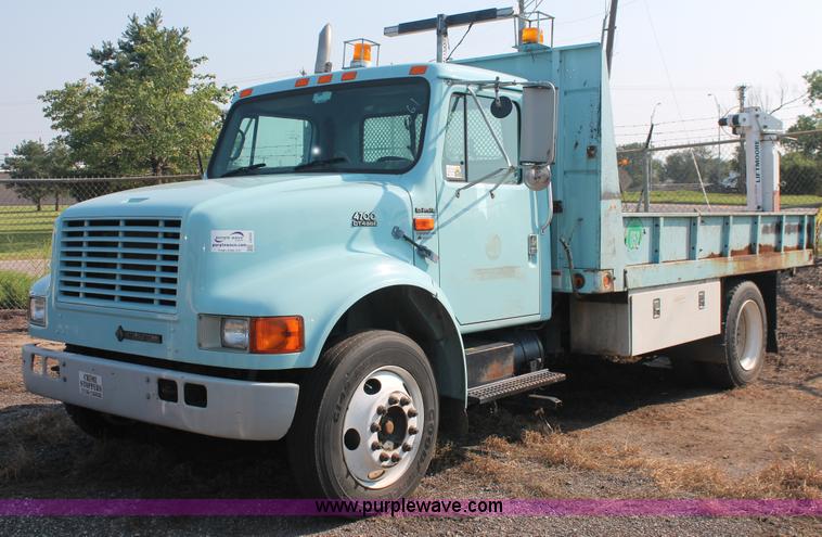 image for item I8245 2000 International 4700 Lo-Profile flatbed/crane body truck