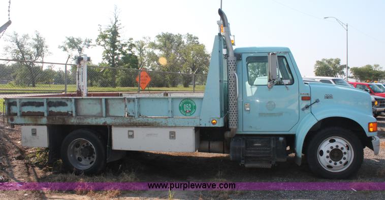 image for item I8245 2000 International 4700 Lo-Profile flatbed/crane body truck