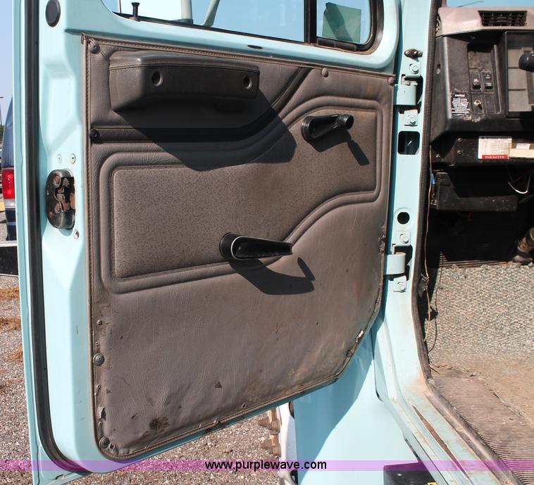 image for item I8245 2000 International 4700 Lo-Profile flatbed/crane body truck