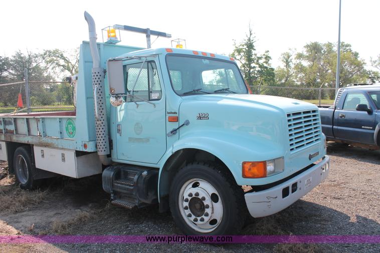 image for item I8245 2000 International 4700 Lo-Profile flatbed/crane body truck