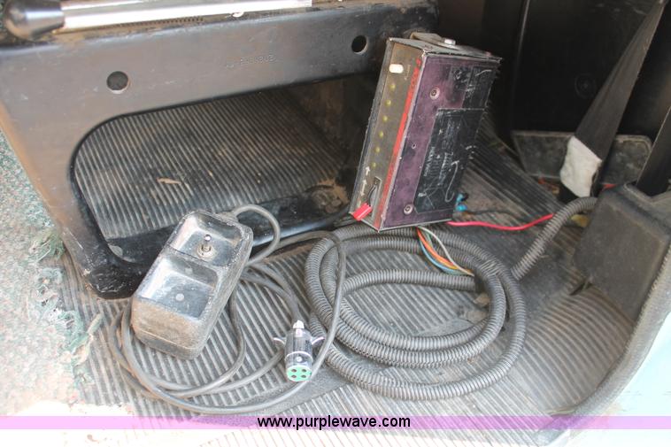 image for item I8245 2000 International 4700 Lo-Profile flatbed/crane body truck