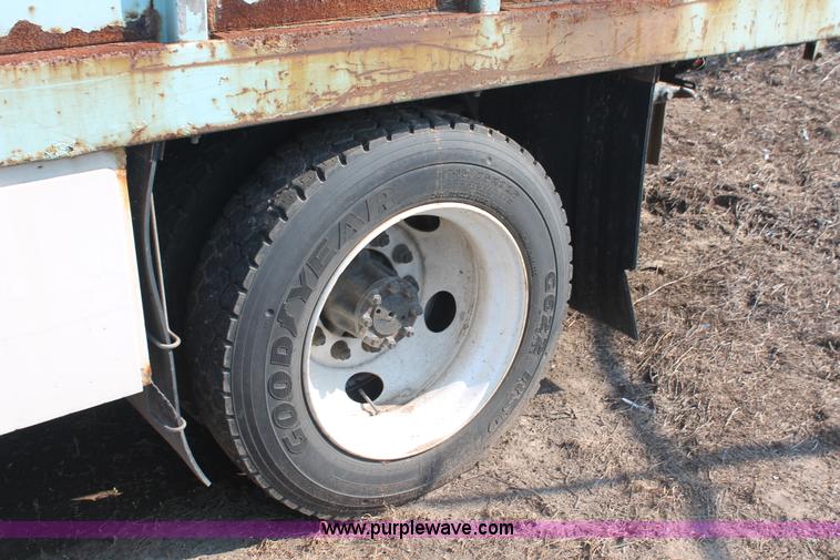 image for item I8245 2000 International 4700 Lo-Profile flatbed/crane body truck