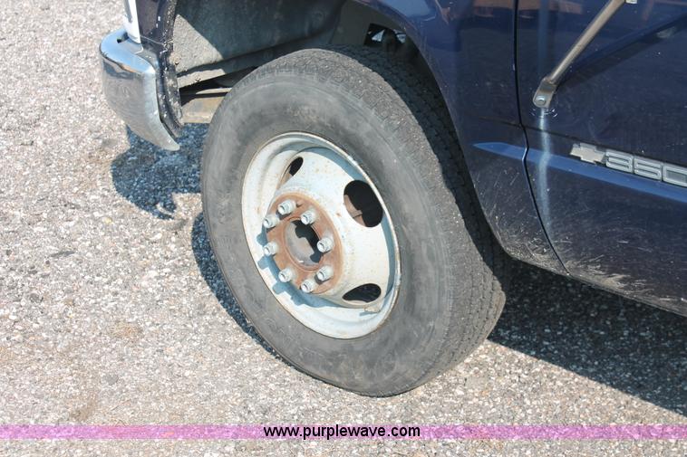 image for item I8246 1998 Chevrolet Cheyenne 3500 flatbed truck