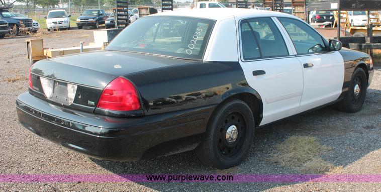 image for item I8247 2009 Ford Crown Victoria Police Interceptor