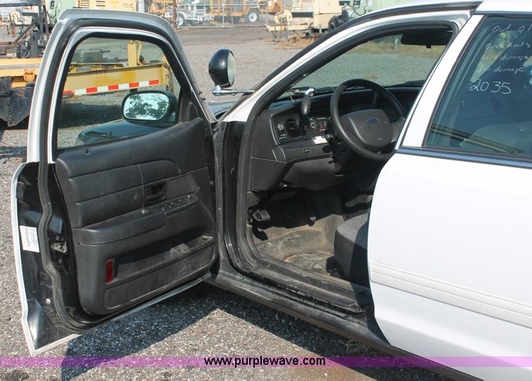 image for item I8247 2009 Ford Crown Victoria Police Interceptor