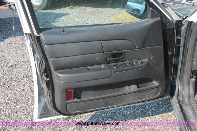 image for item I8247 2009 Ford Crown Victoria Police Interceptor