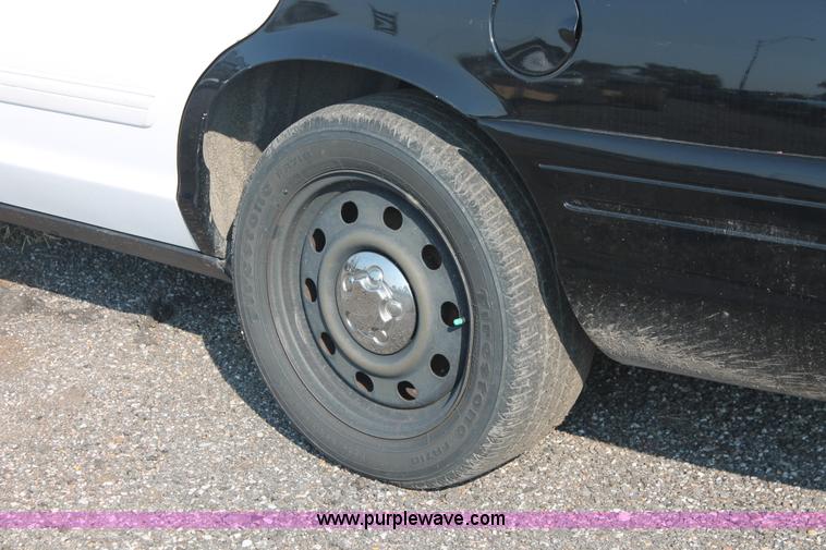 image for item I8247 2009 Ford Crown Victoria Police Interceptor