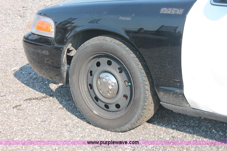 image for item I8247 2009 Ford Crown Victoria Police Interceptor