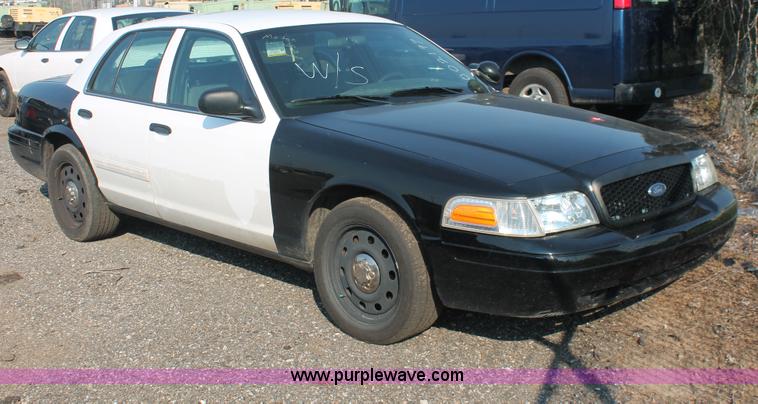 image for item I8248 2010 Ford Crown Victoria Police Interceptor