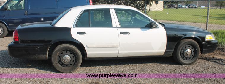 image for item I8248 2010 Ford Crown Victoria Police Interceptor