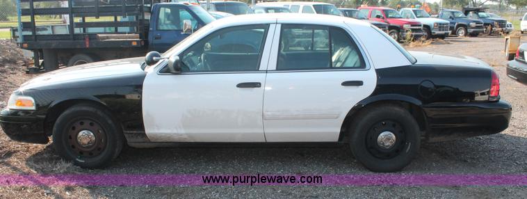image for item I8248 2010 Ford Crown Victoria Police Interceptor