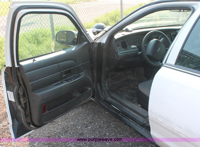 image for item I8248 2010 Ford Crown Victoria Police Interceptor