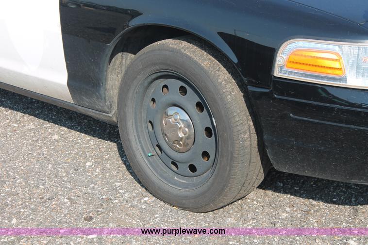 image for item I8248 2010 Ford Crown Victoria Police Interceptor