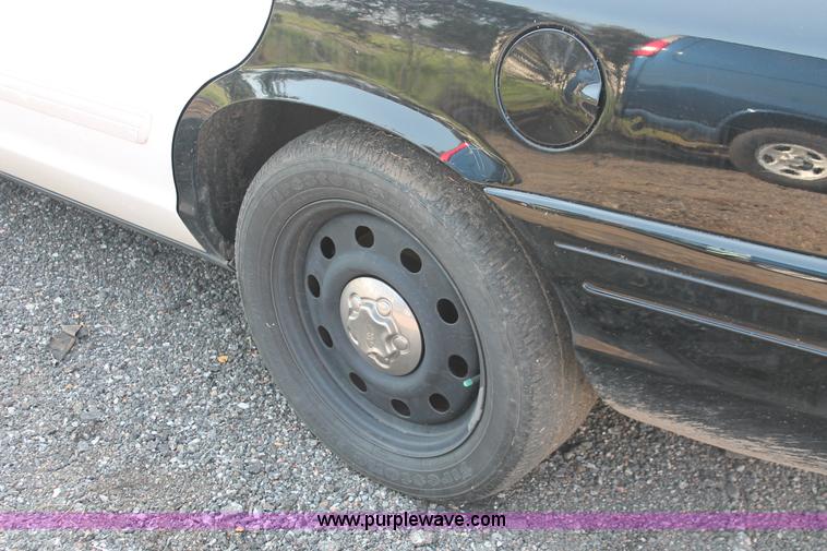 image for item I8248 2010 Ford Crown Victoria Police Interceptor