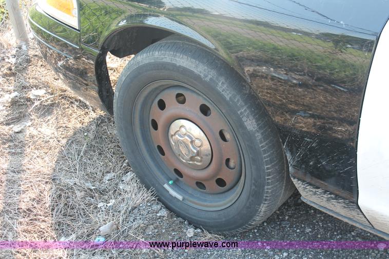 image for item I8248 2010 Ford Crown Victoria Police Interceptor