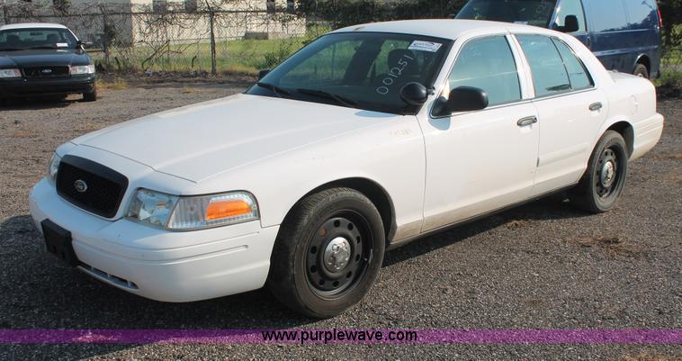 image for item I8249 2006 Ford Crown Victoria Police Interceptor