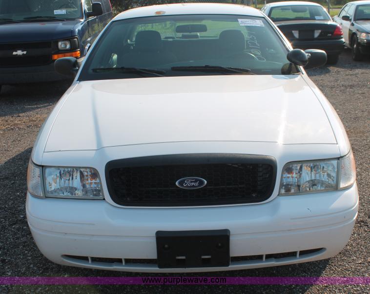 image for item I8249 2006 Ford Crown Victoria Police Interceptor