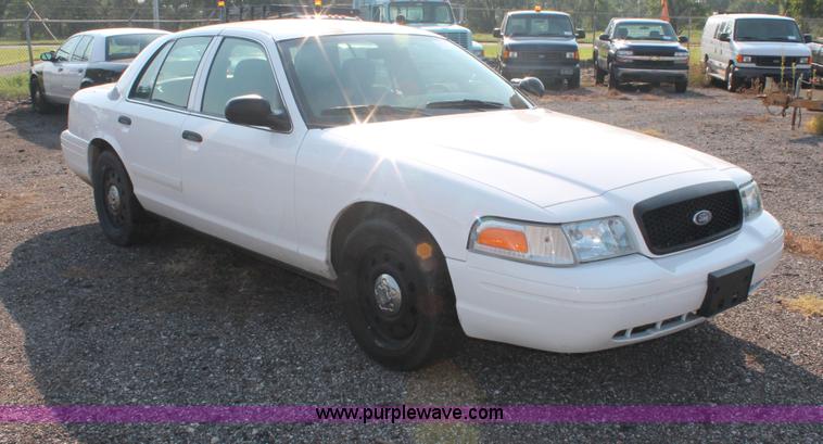 image for item I8249 2006 Ford Crown Victoria Police Interceptor