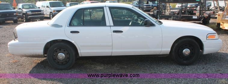 image for item I8249 2006 Ford Crown Victoria Police Interceptor