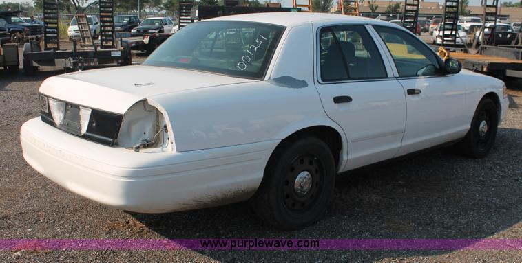 image for item I8249 2006 Ford Crown Victoria Police Interceptor