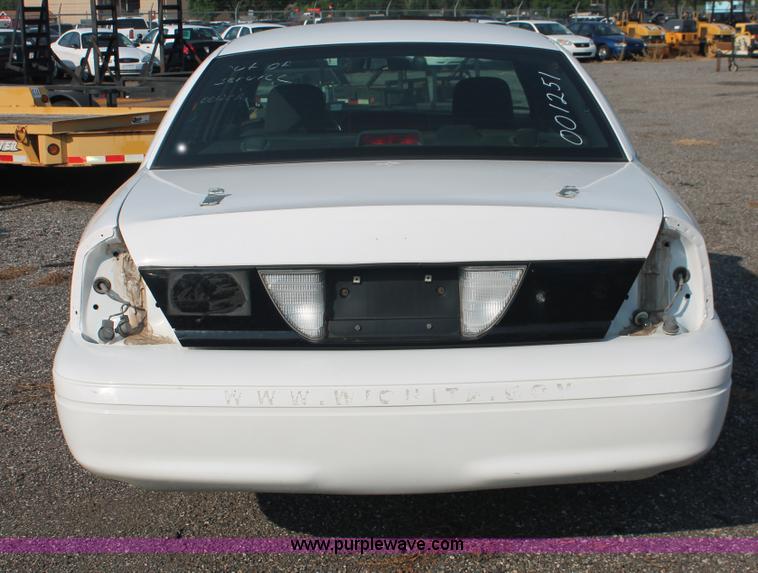 image for item I8249 2006 Ford Crown Victoria Police Interceptor