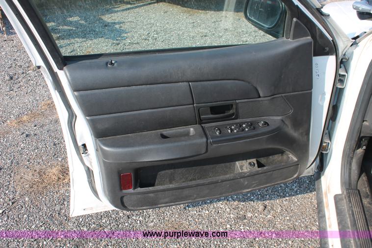 image for item I8249 2006 Ford Crown Victoria Police Interceptor