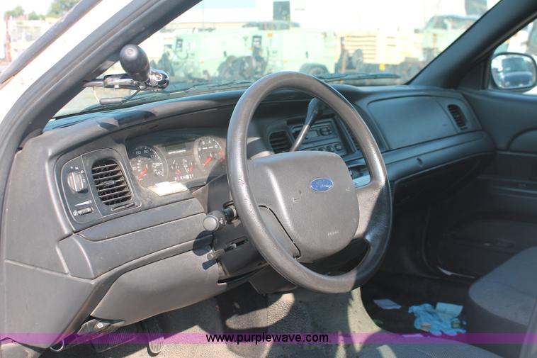 image for item I8249 2006 Ford Crown Victoria Police Interceptor