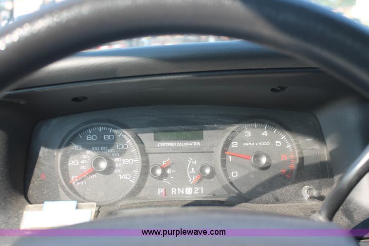 image for item I8249 2006 Ford Crown Victoria Police Interceptor