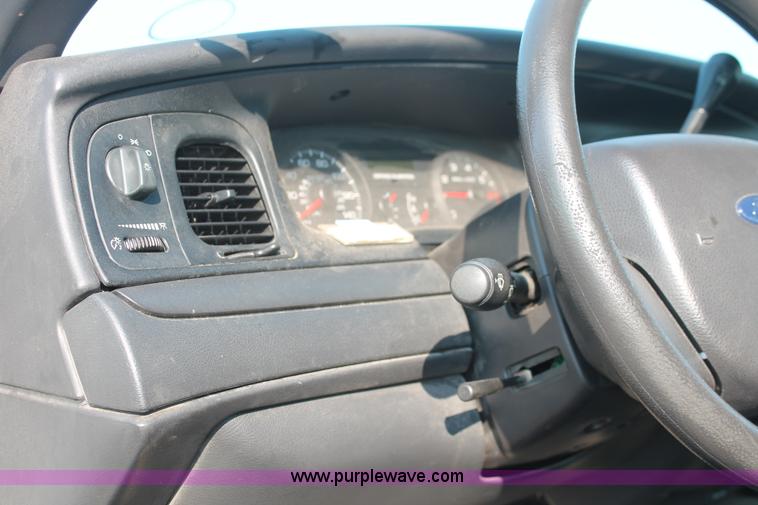 image for item I8249 2006 Ford Crown Victoria Police Interceptor