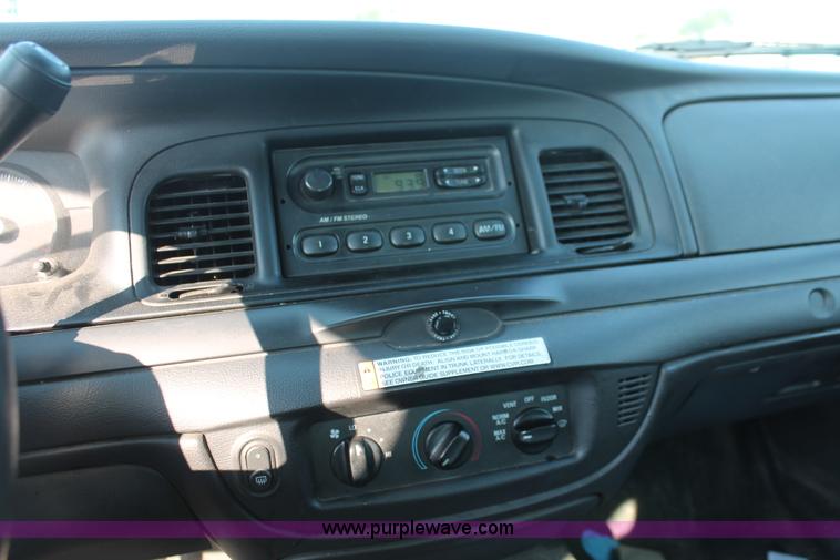 image for item I8249 2006 Ford Crown Victoria Police Interceptor