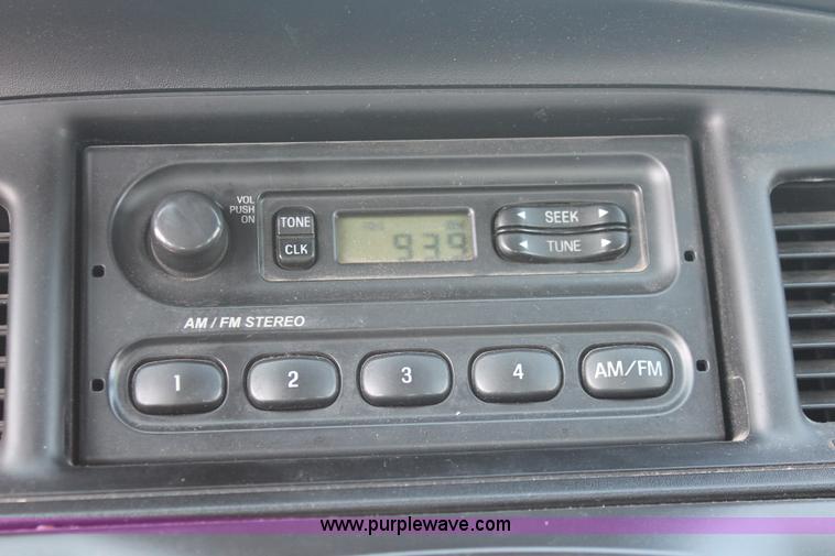 image for item I8249 2006 Ford Crown Victoria Police Interceptor