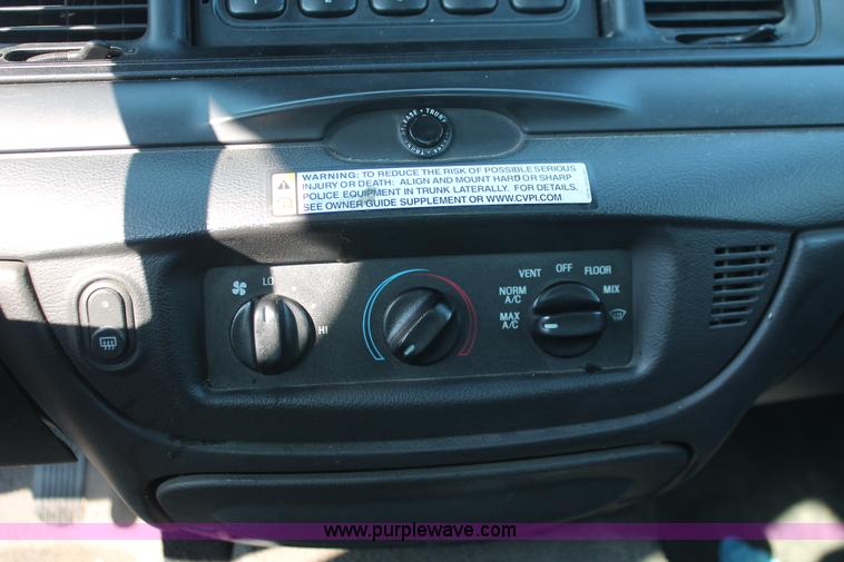 image for item I8249 2006 Ford Crown Victoria Police Interceptor