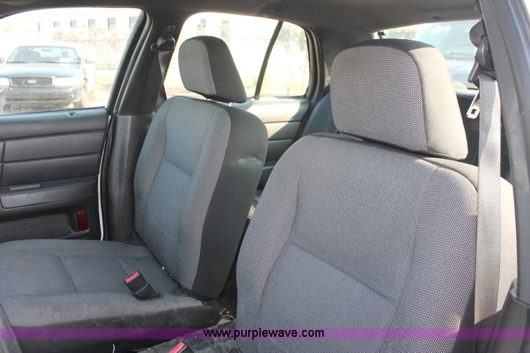 image for item I8249 2006 Ford Crown Victoria Police Interceptor