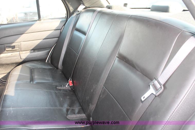 image for item I8249 2006 Ford Crown Victoria Police Interceptor