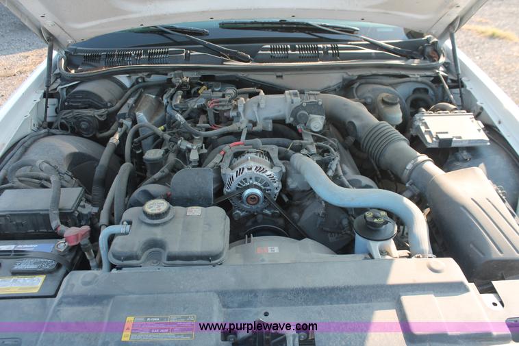 image for item I8249 2006 Ford Crown Victoria Police Interceptor