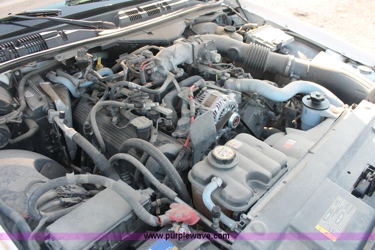 image for item I8249 2006 Ford Crown Victoria Police Interceptor