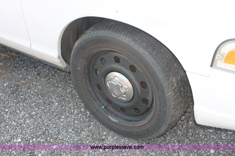 image for item I8249 2006 Ford Crown Victoria Police Interceptor