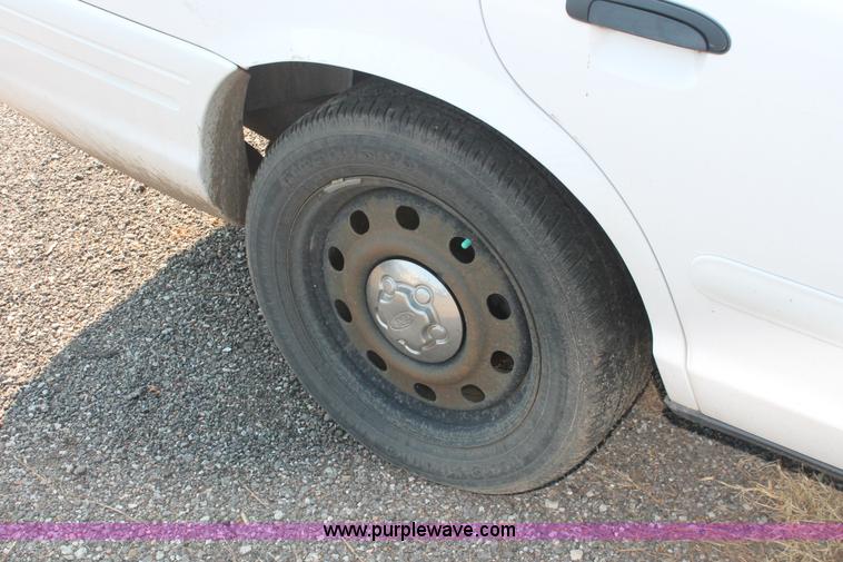 image for item I8249 2006 Ford Crown Victoria Police Interceptor