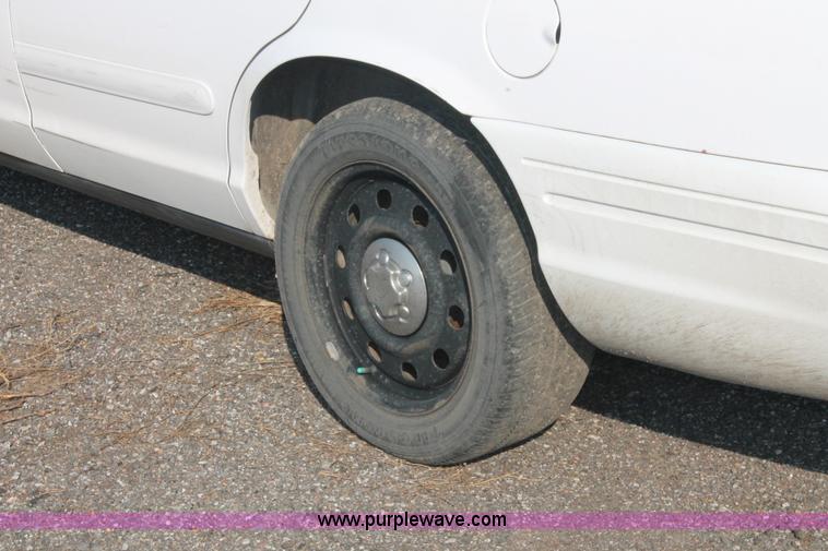 image for item I8249 2006 Ford Crown Victoria Police Interceptor
