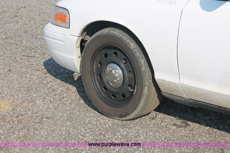 image for item I8249 2006 Ford Crown Victoria Police Interceptor